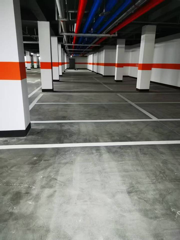 小区停车场画线完工实景