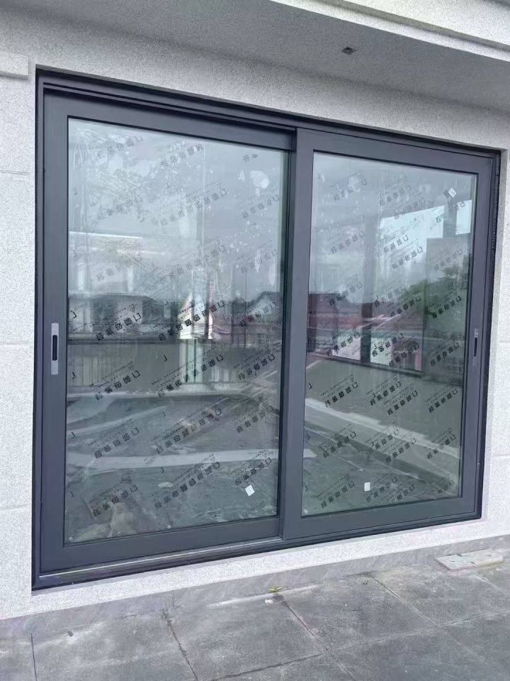 现代化门窗生产车间