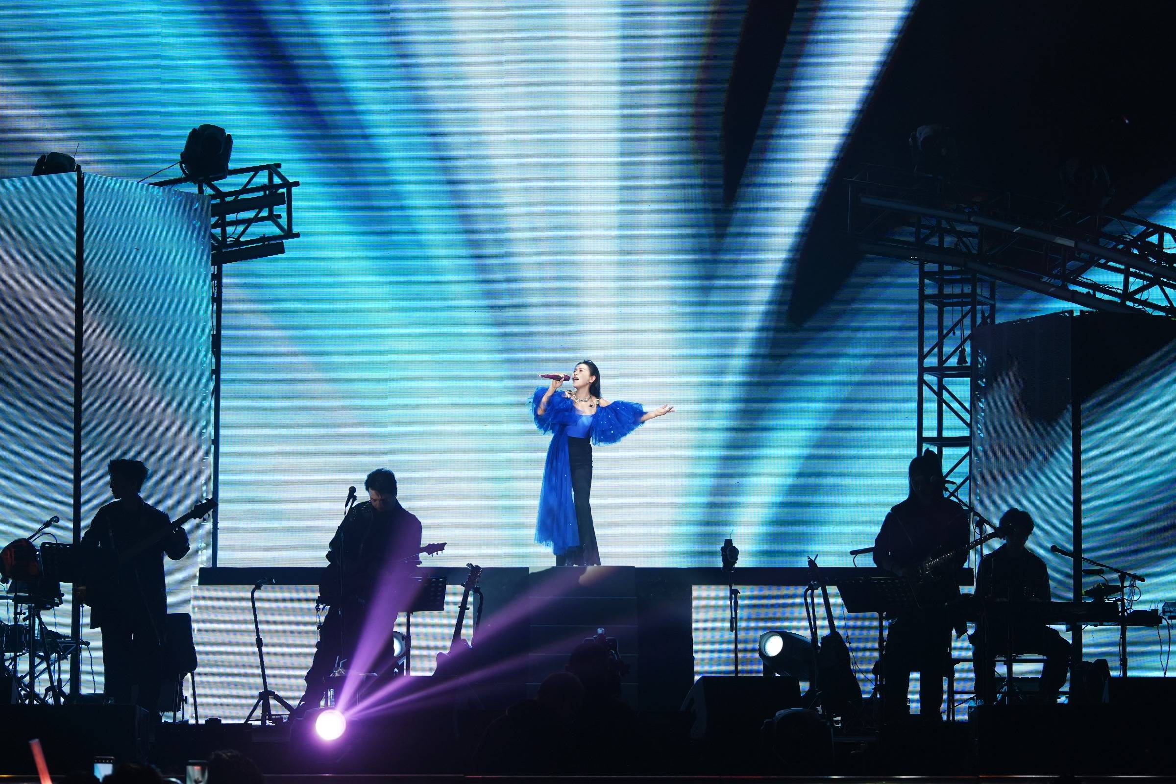 8 丁当为成都献上《只是不够爱自己》、巡演首唱《最痛的遗憾》.jpg