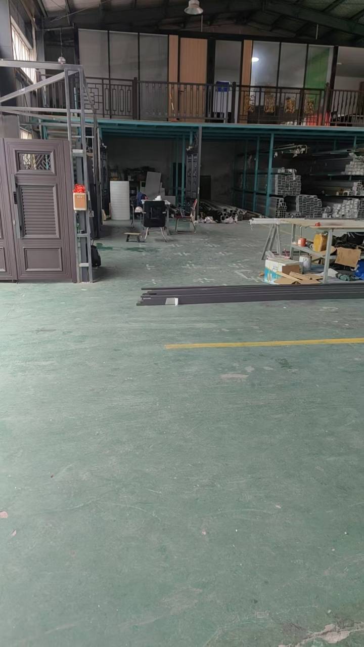 铝艺庭院大门安装实景