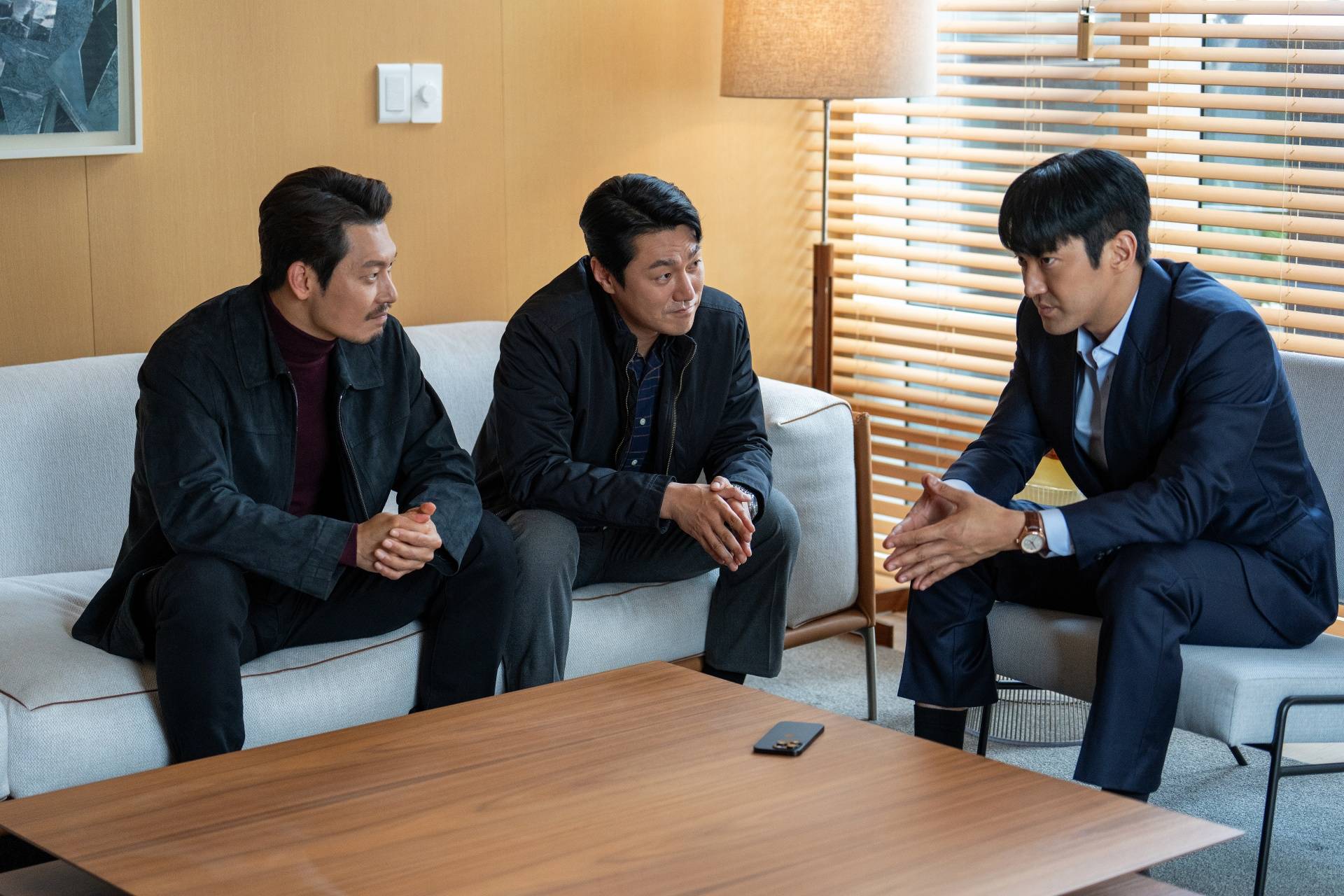 崔始源《BLOODHOUNDS》 预告照02.jpg