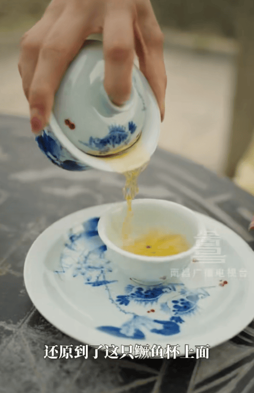 从画意到瓷韵：当八大山人的孤傲游鱼跃入小桥窑的茶杯(图3)