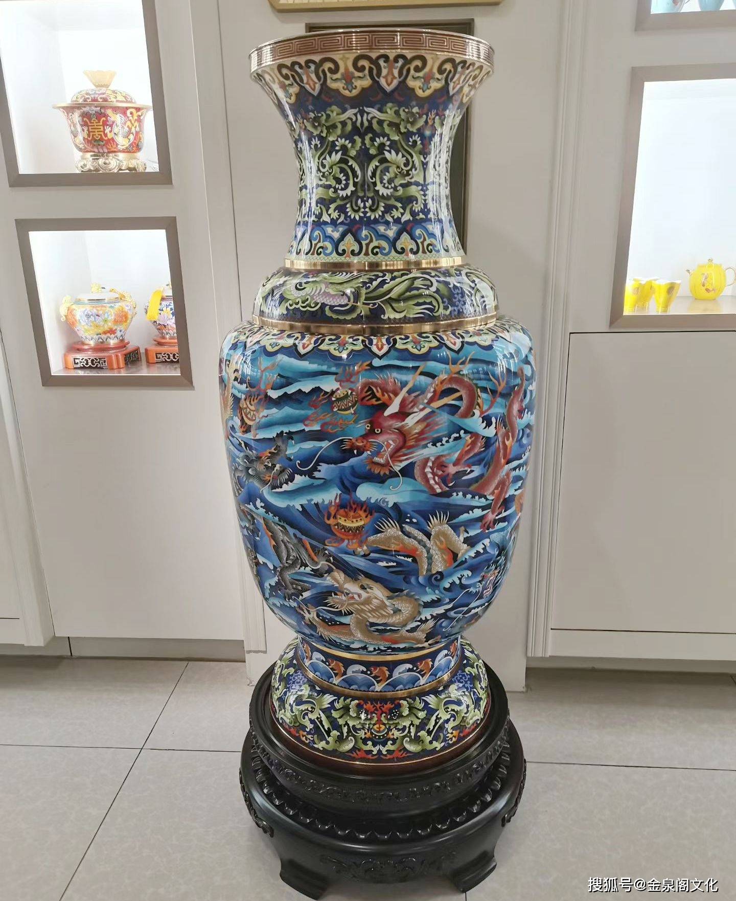 景泰蓝九龙献瑞落地花瓶1.jpg