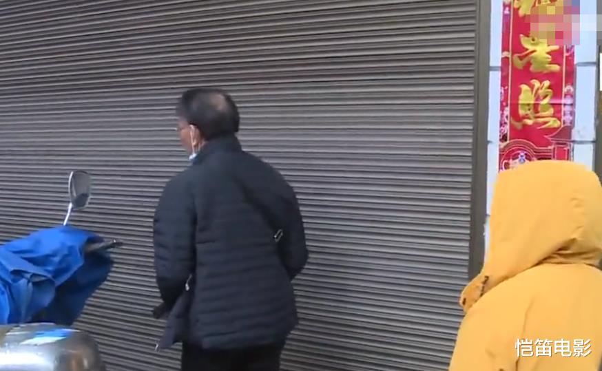 78岁老汉爱上年轻女子，一开心赏女友42万，发现女友联合丈夫骗他