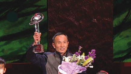 2014年度感动中国十大人物事迹及颁奖词